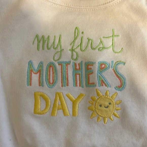 Gymboree short sleeve baby onesie - Mothers Day Outfit - Picture 2 of 2